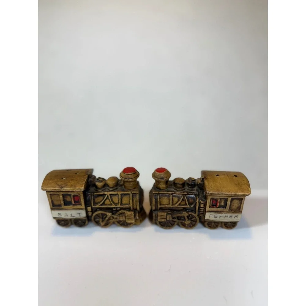 Vintage Train Salt and Pepper Shaker Set Nostalgic Decorative Kitchenware